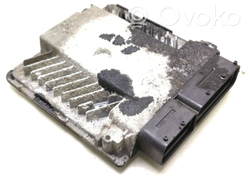 Volkswagen PASSAT B6 Engine control unit/module 