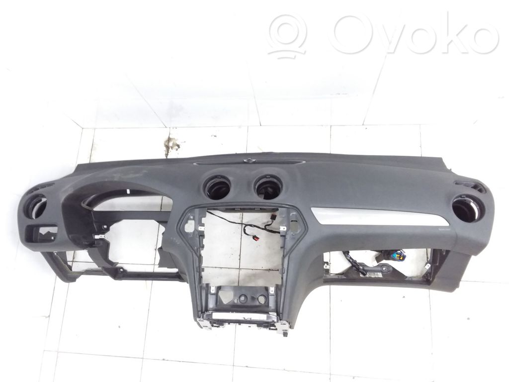Ford Mondeo MK IV Panelis 