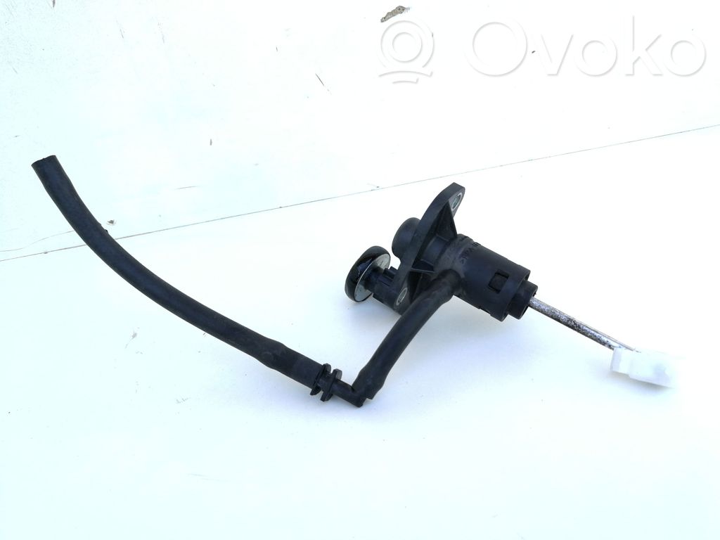 Audi A4 S4 B7 8E 8H Kytkimen apusylinteri 