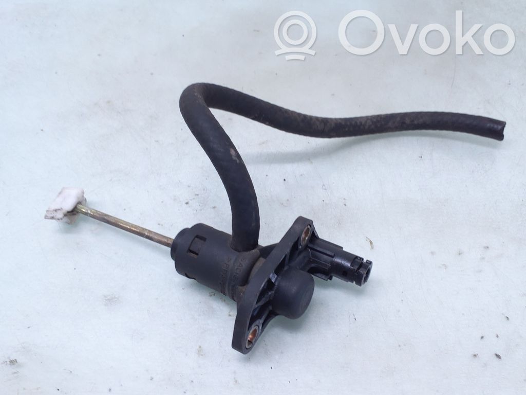 Audi A4 S4 B6 8E 8H Kytkimen apusylinteri 