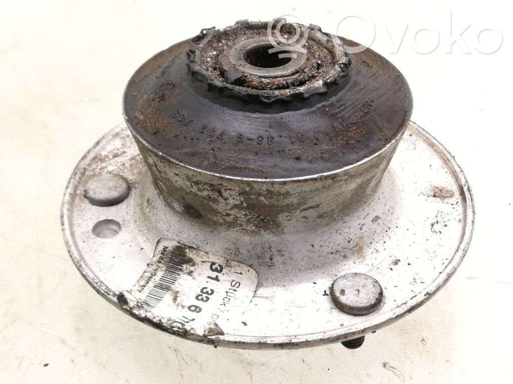 BMW 5 E39 Priekinė spyruoklės guminė atrama 