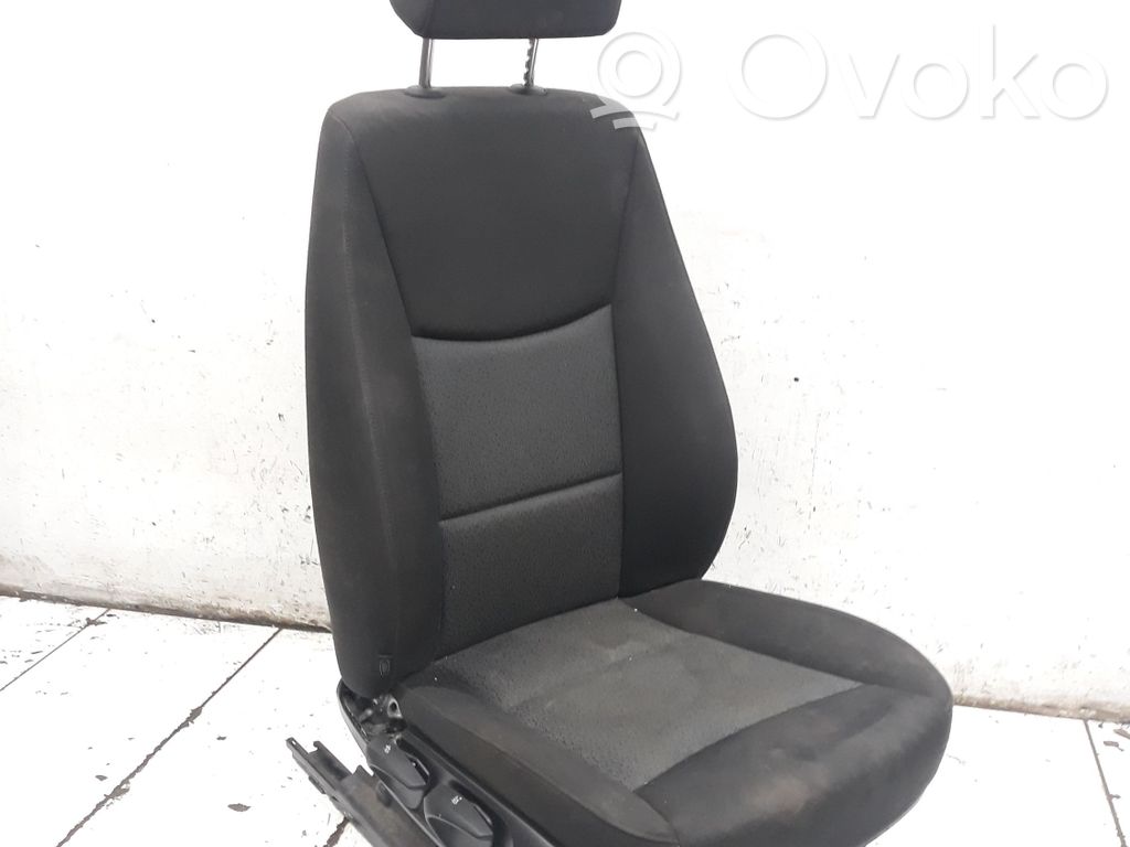 Etumatkustajan istuin   407215003
