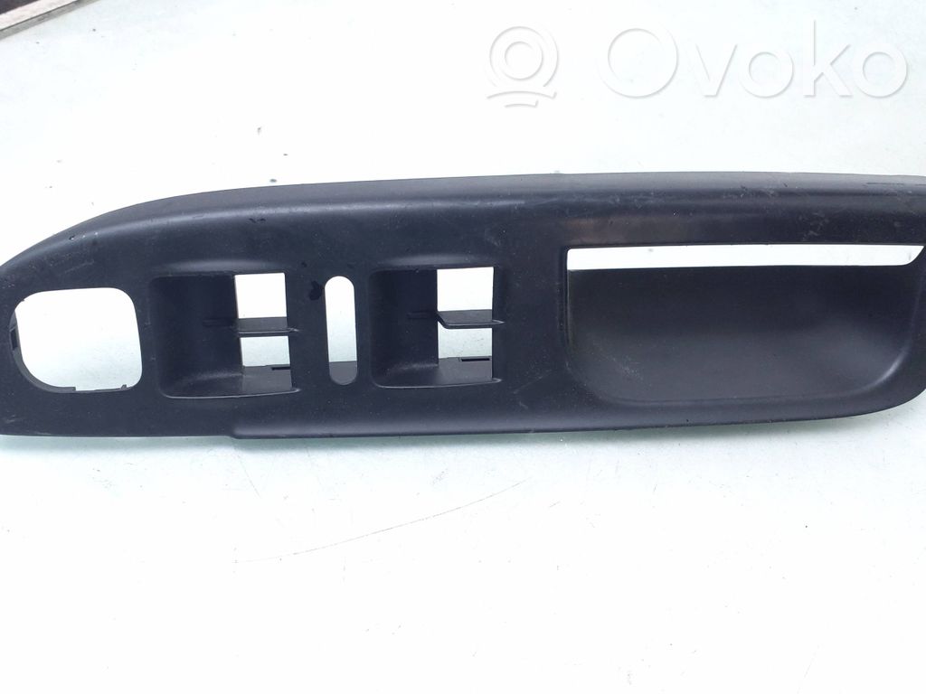Volkswagen PASSAT B6 Ramă comutator geam ușă față 