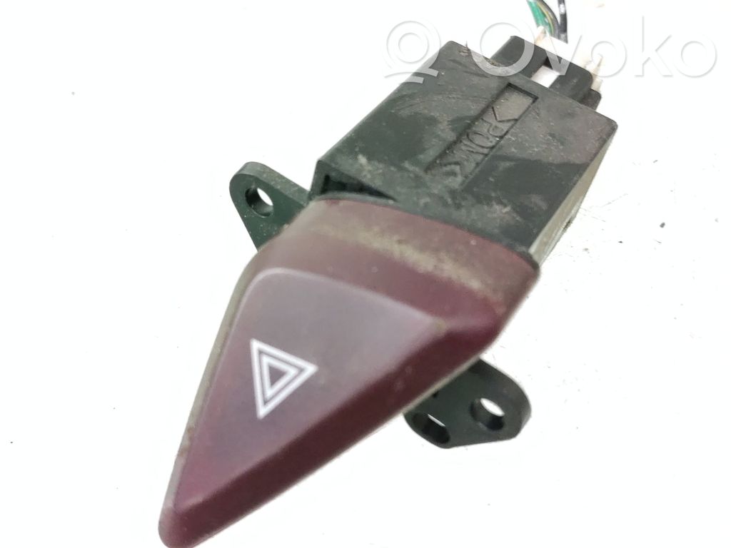 Botón interruptor de luz de peligro