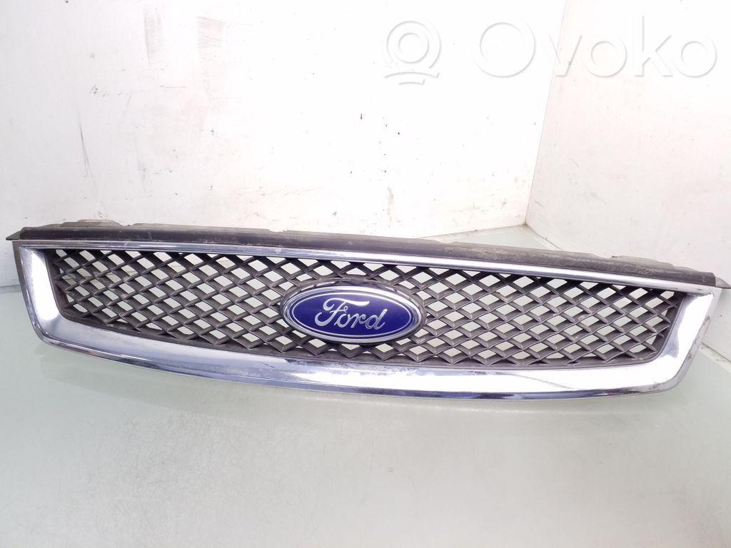 Ford Focus Grotelės viršutinės 