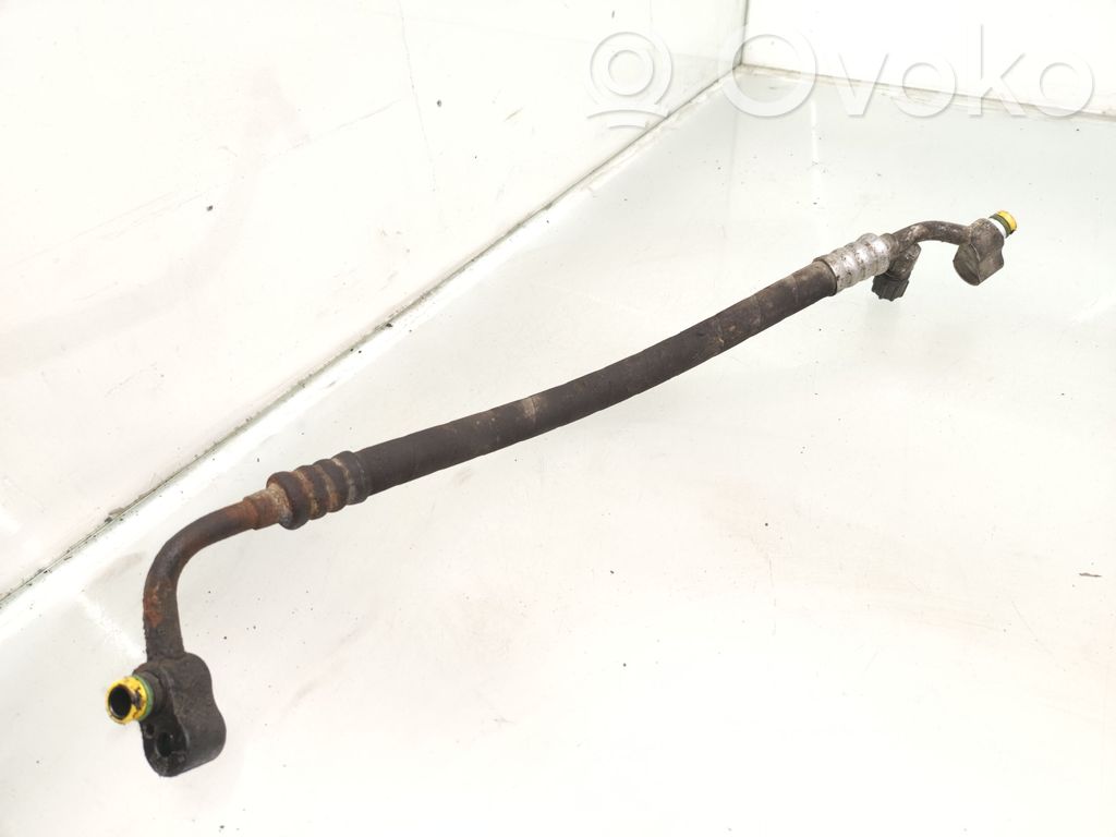 BMW 3 E46 Ilmastointilaitteen putki (A/C) 