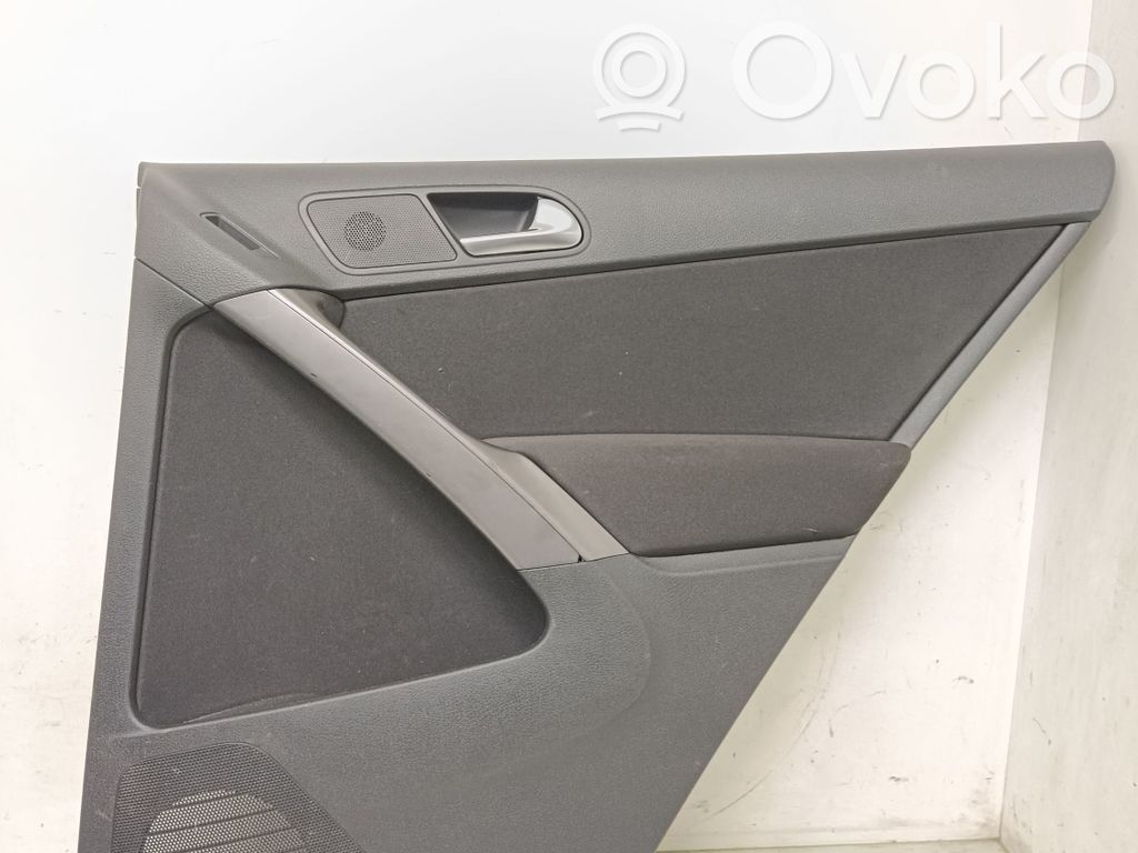 Volkswagen Tiguan Rivestimento del pannello della portiera posteriore 