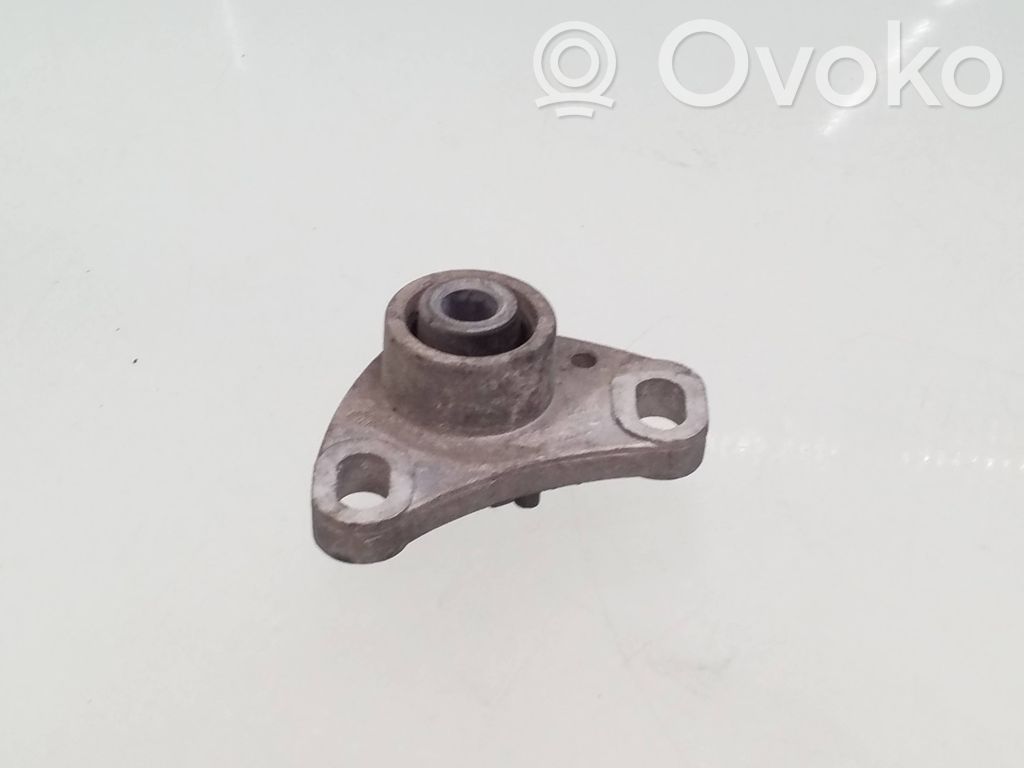 Volvo S60 Engine mount bracket 