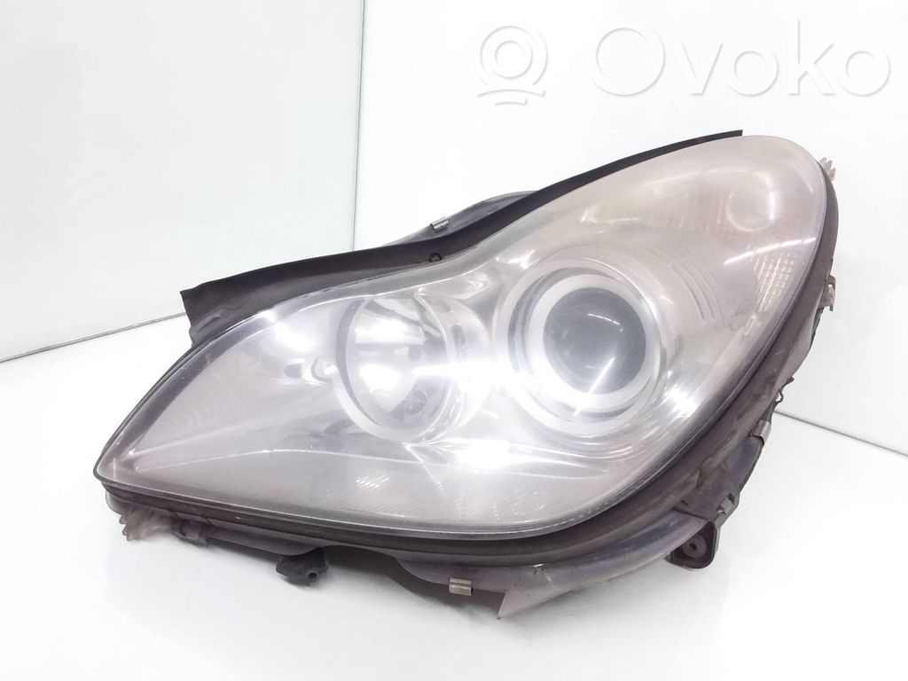Mercedes-Benz CLS C219 Lampa przednia 