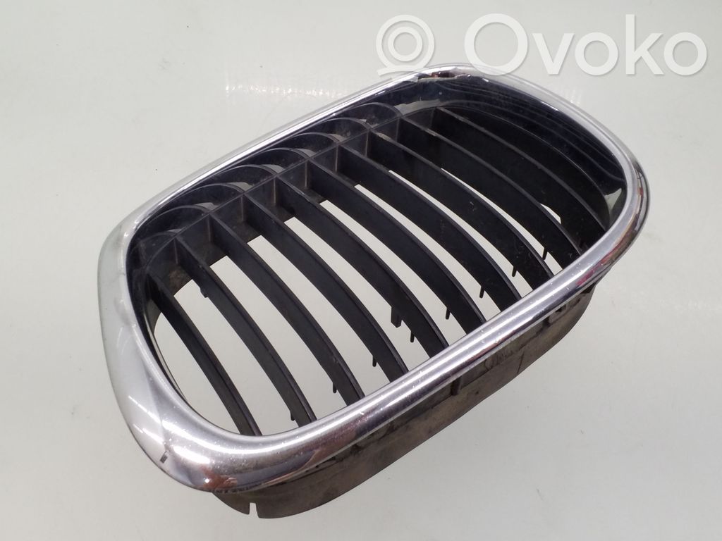 BMW 5 E39 Priekšējais režģis 