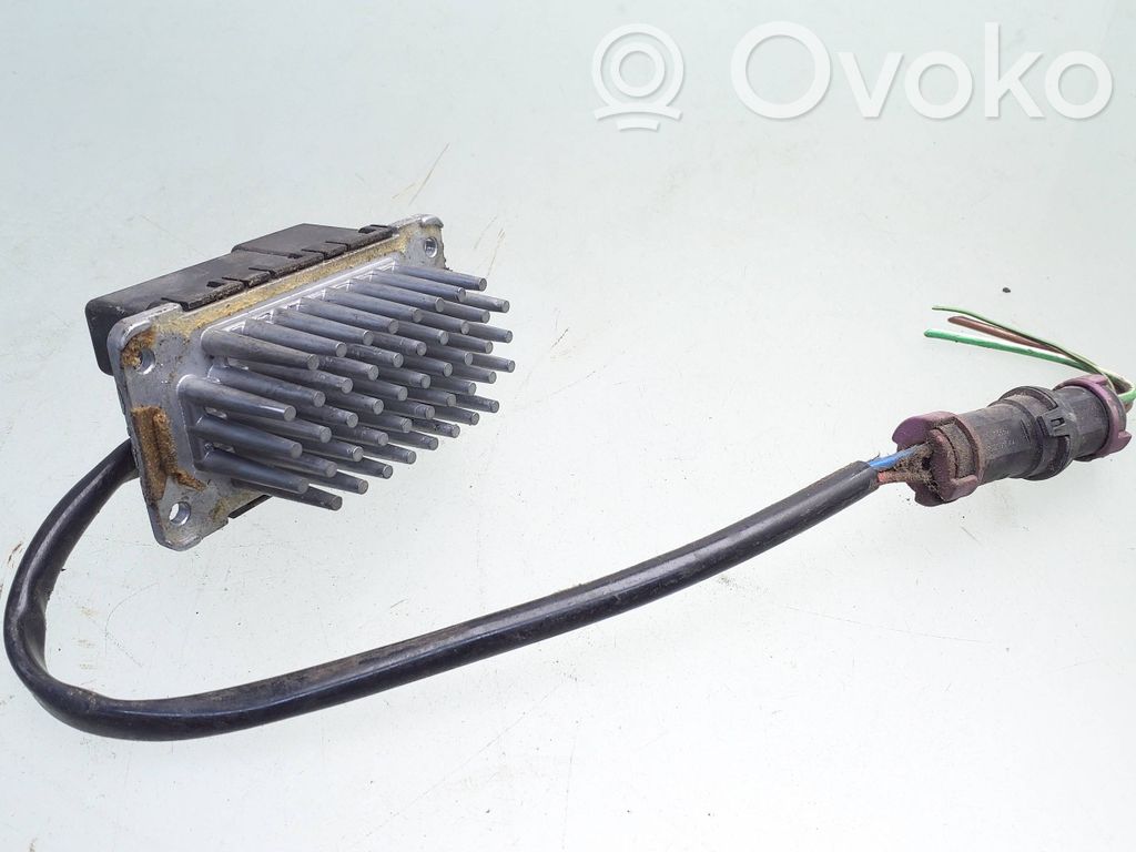 Rezystor / Opornik dmuchawy nawiewu   4A0820521A,5DS00645502,813971944