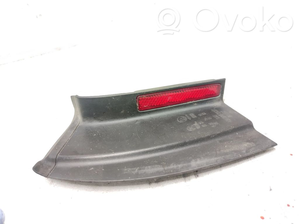 Volkswagen PASSAT B6 Reflector spate 