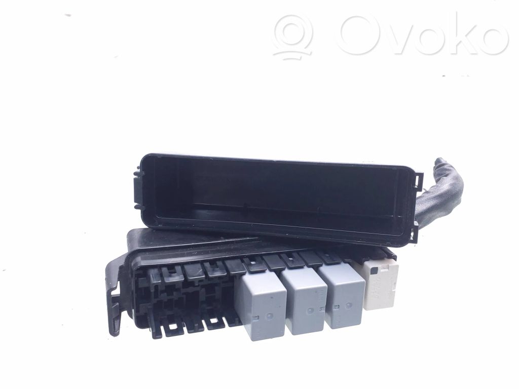Subaru Impreza IV Bloque de montaje de relé 