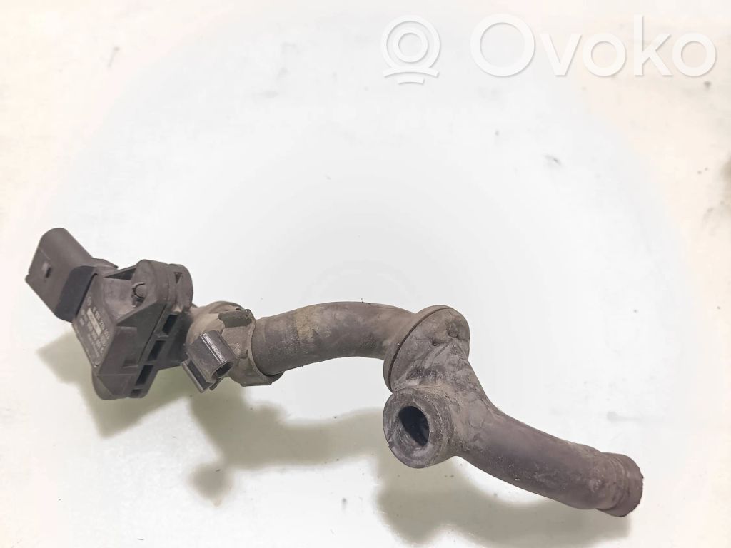 Audi A4 S4 B6 8E 8H Válvula de vacío 