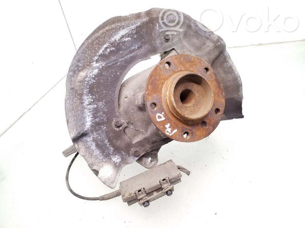 Mangueta de dirección de rueda delantera   6760954
