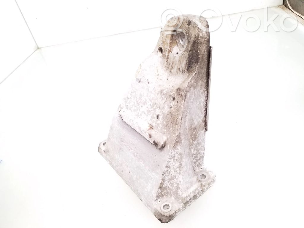 BMW 5 E60 E61 Engine mounting bracket 