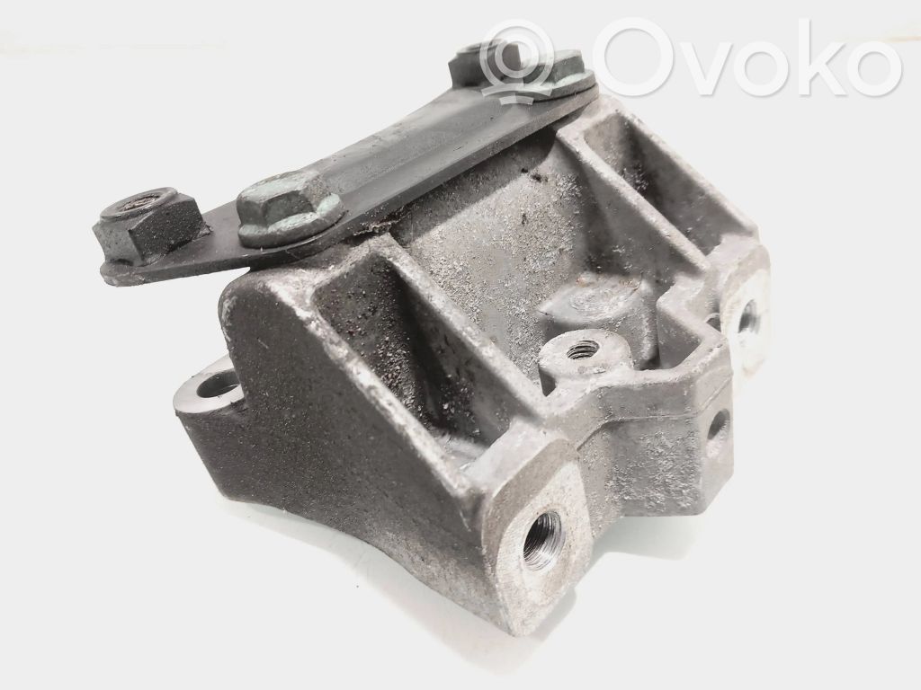 Volkswagen Golf Plus Engine mounting bracket 