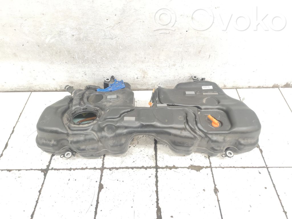 Volvo S90, V90 Zbiornik paliwa 