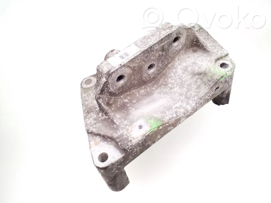 Opel Astra H Engine mounting bracket 