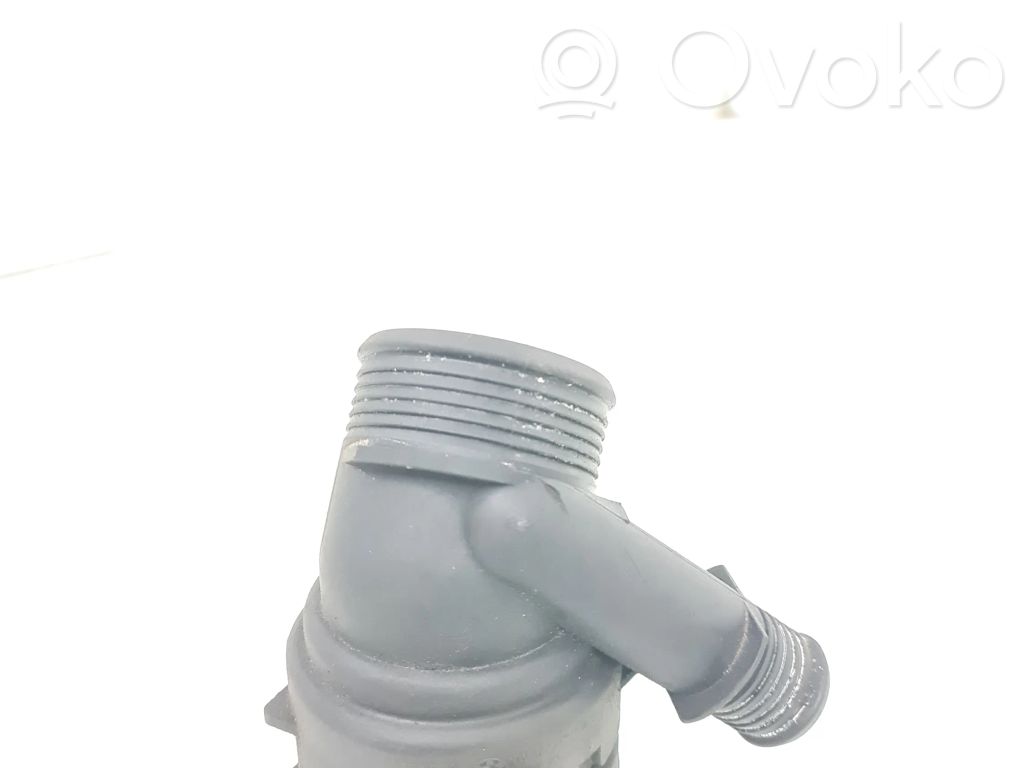 BMW 5 E39 Engine coolant pipe/hose 