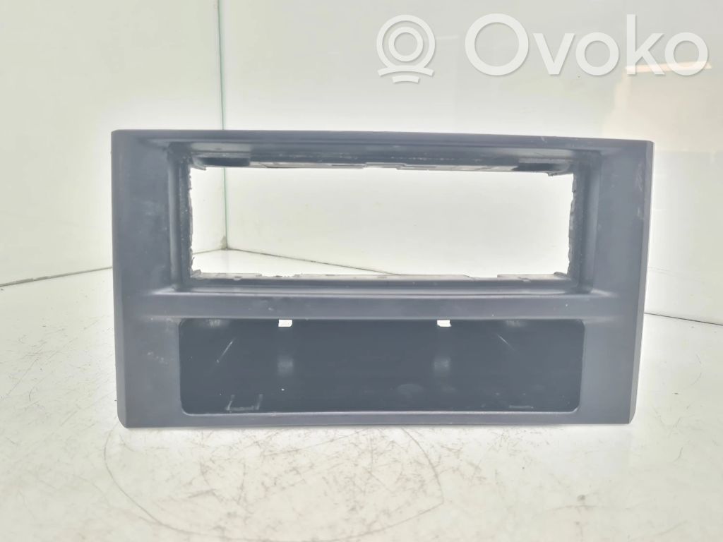 Iveco Daily 4th gen Compartimiento/consola central del panel 