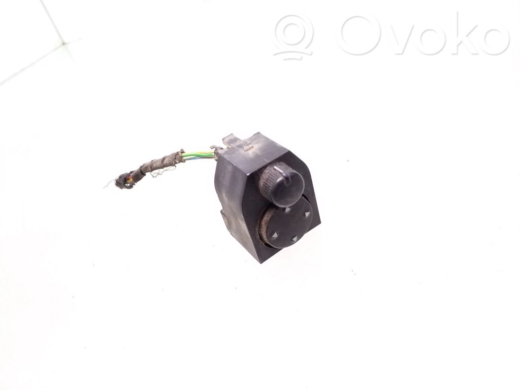 Sivupeilin kytkin   8D0959565