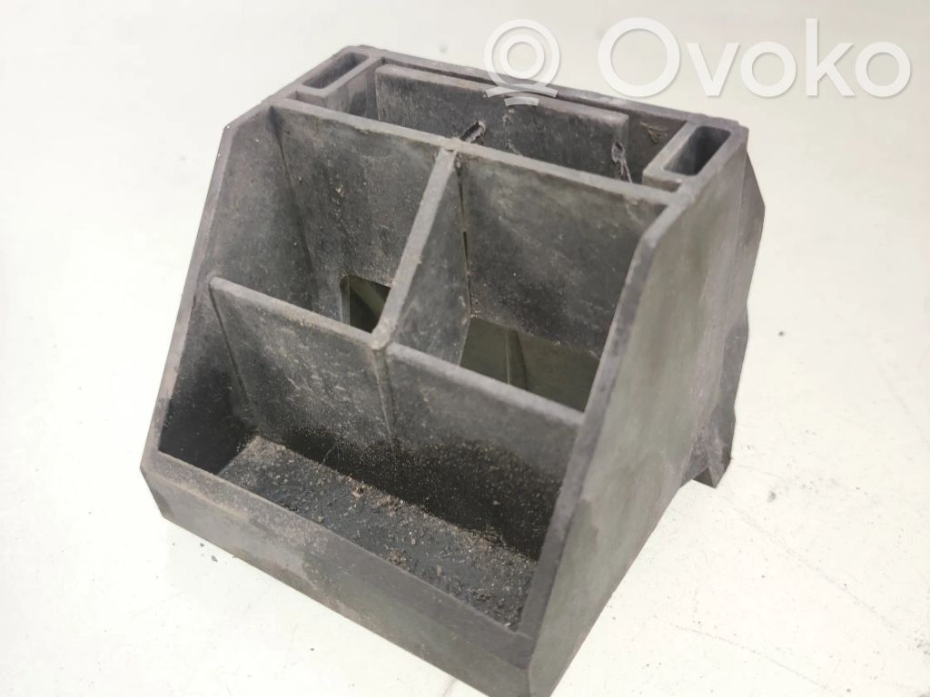 BMW 5 E60 E61 Fixation de radiateur 