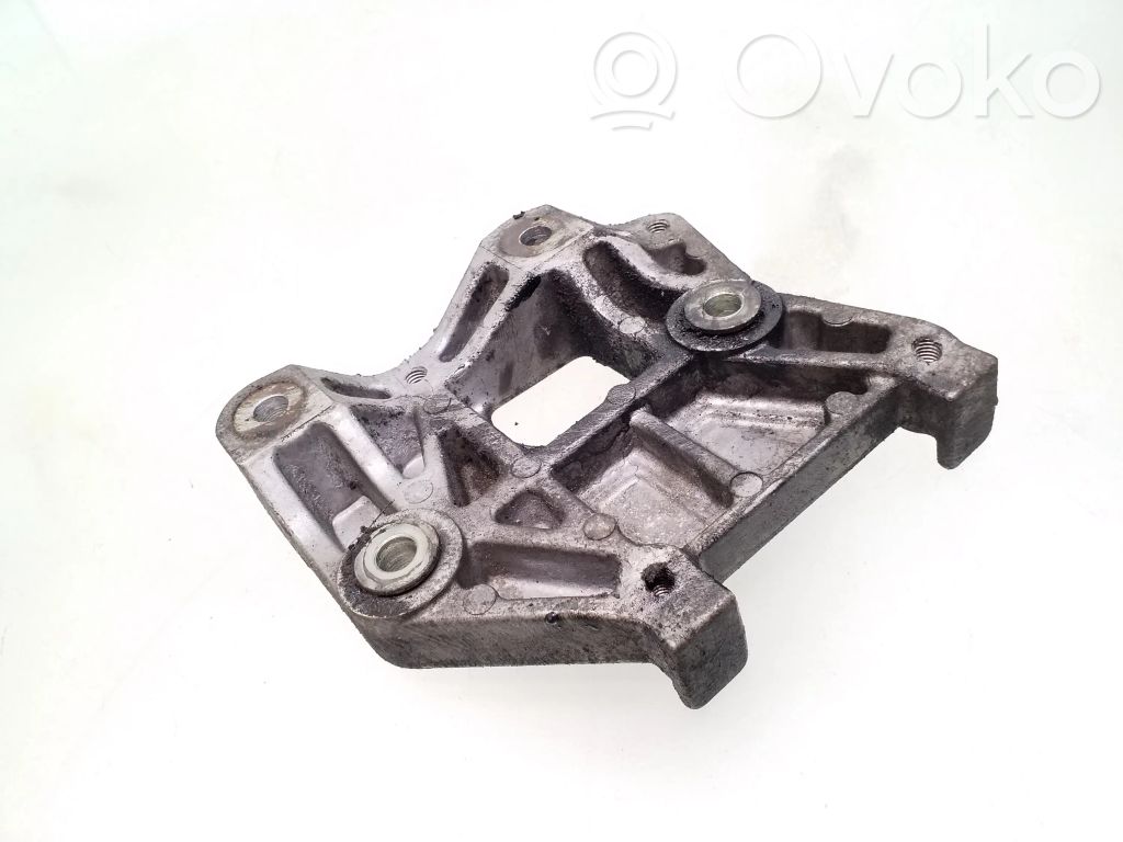 Engine mounting bracket   RF7L15810