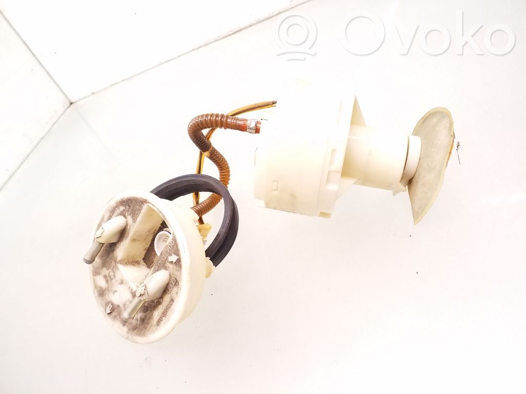 Audi A4 S4 B5 8D Bomba interna de combustible 