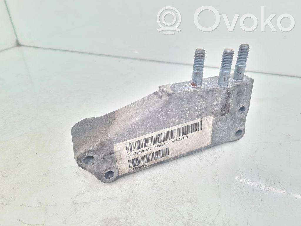 Mitsubishi Colt Engine mounting bracket 