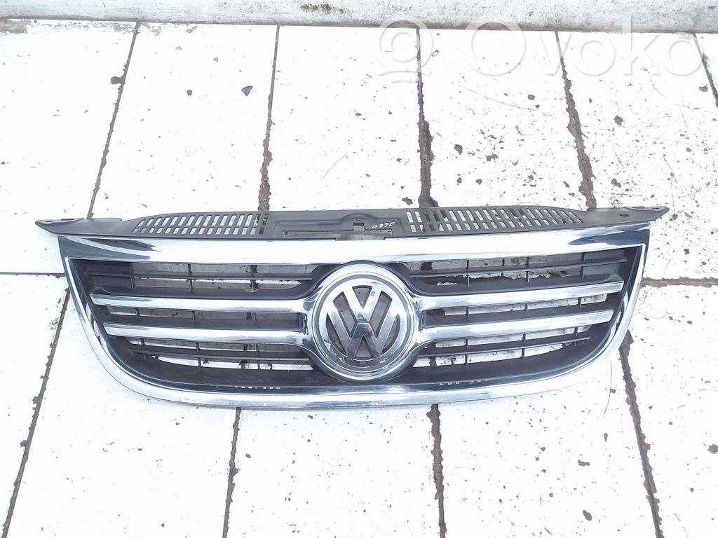 Volkswagen Tiguan Grille calandre supérieure de pare-chocs avant 