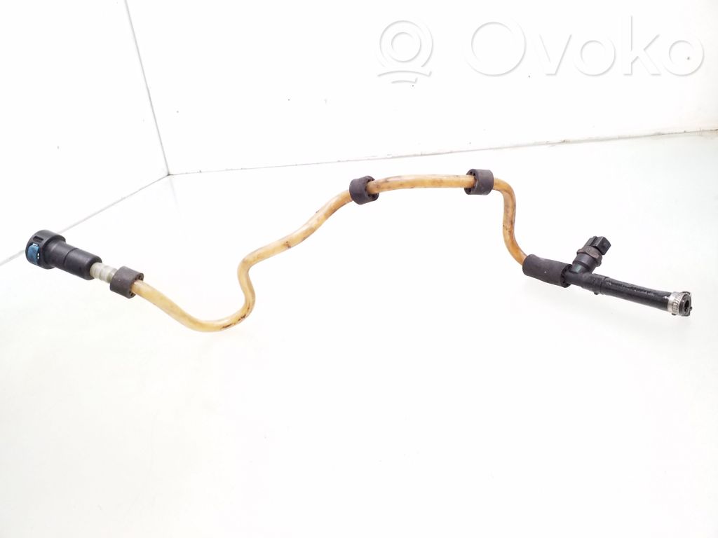 BMW 3 E90 E91 Fuel line pipe 