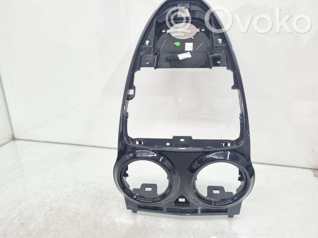 Opel Corsa D Panelės apdailos skydas (centrinis) 