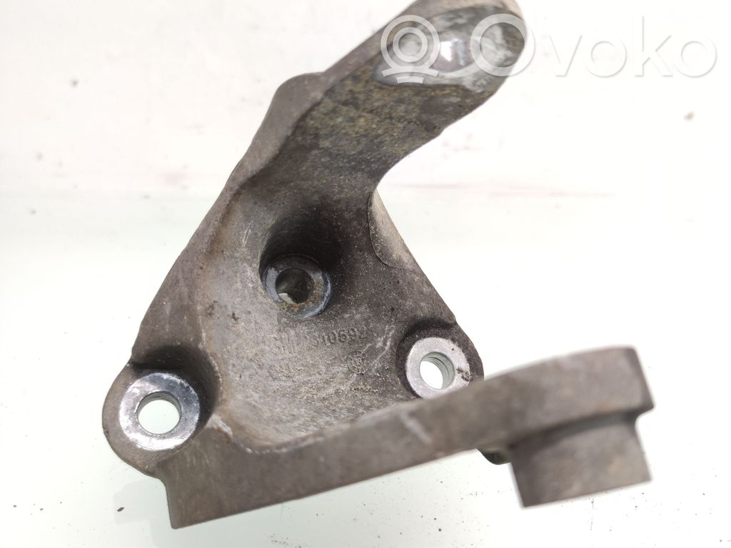 Opel Insignia A Engine mounting bracket 