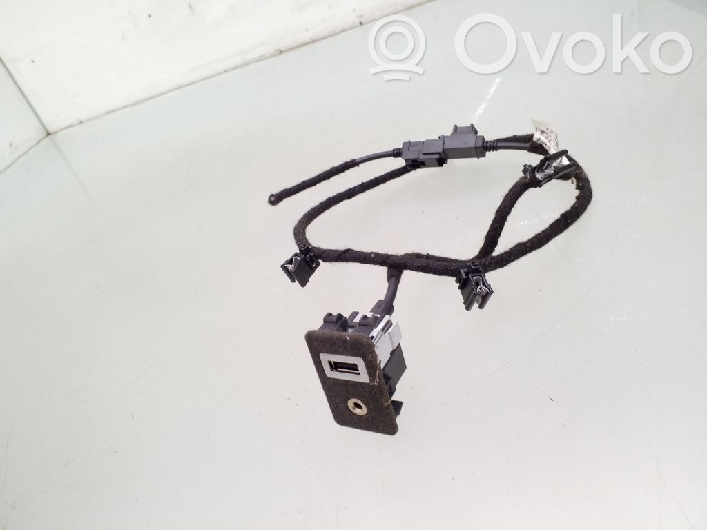 Ford Mondeo MK IV Enchufe conector entrada auxiliar 