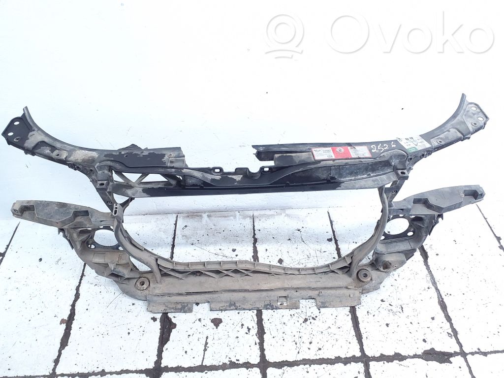 Audi A4 S4 B6 8E 8H Панель радиаторов 