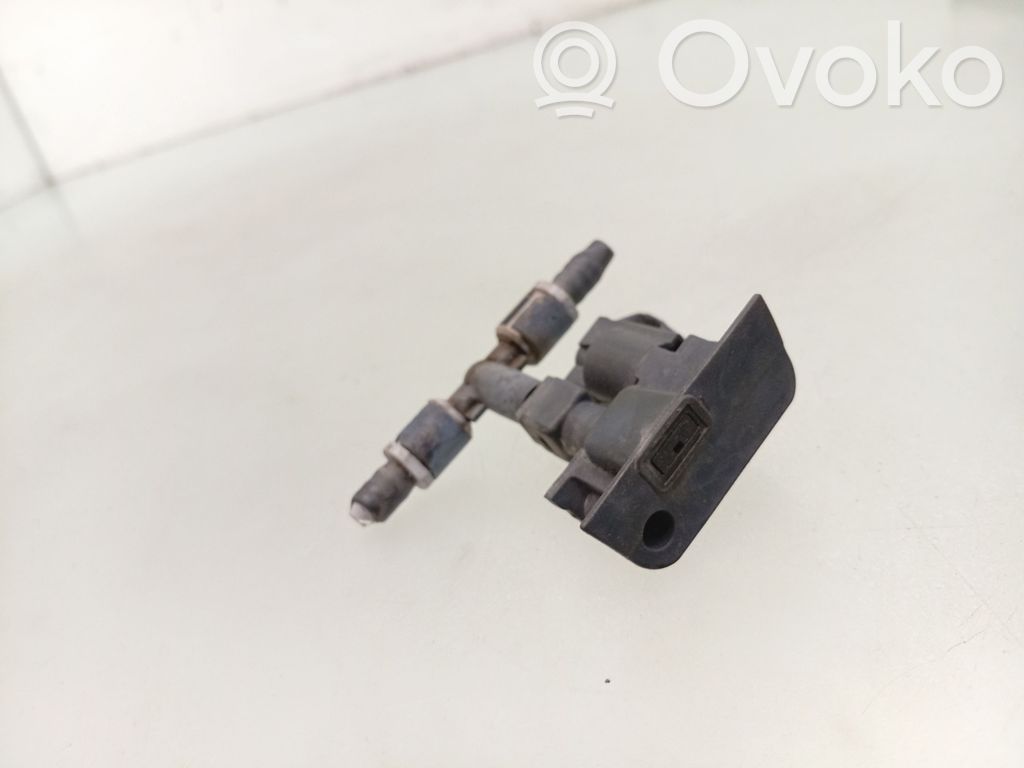 BMW X5 E70 Windshield washer spray nozzle 