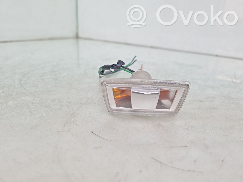 Opel Corsa D Semnalizator bară față 