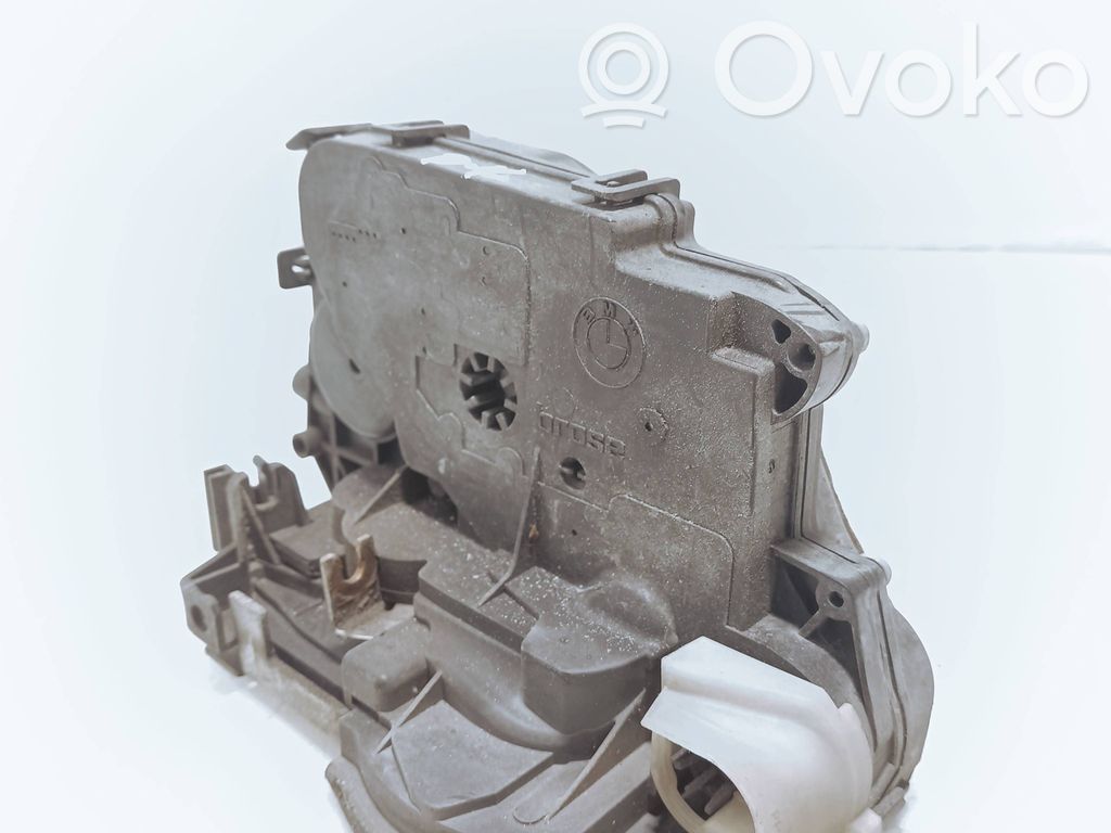 Front door lock   7229469