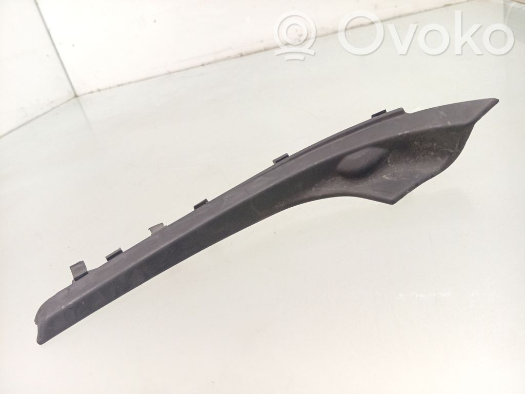 Nissan Note (E12) Lokasuojan päätylista 