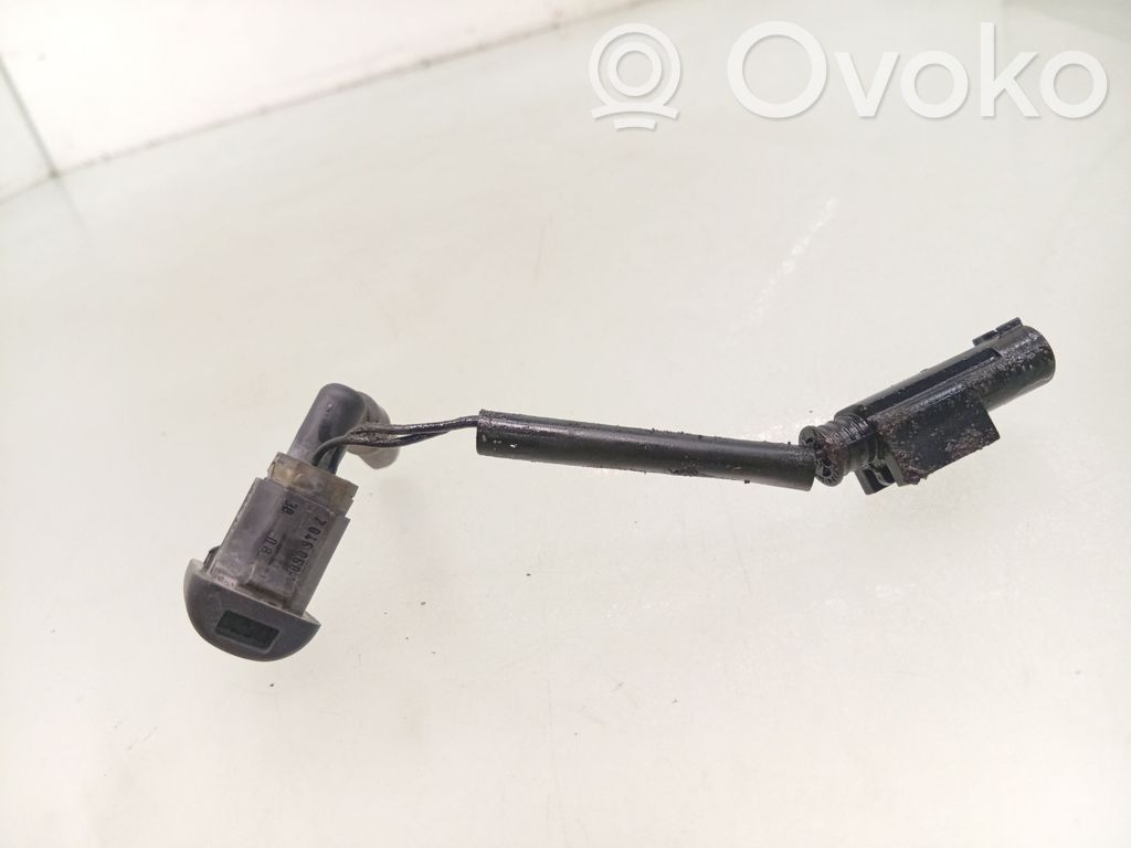 BMW 5 E60 E61 Windshield washer spray nozzle 