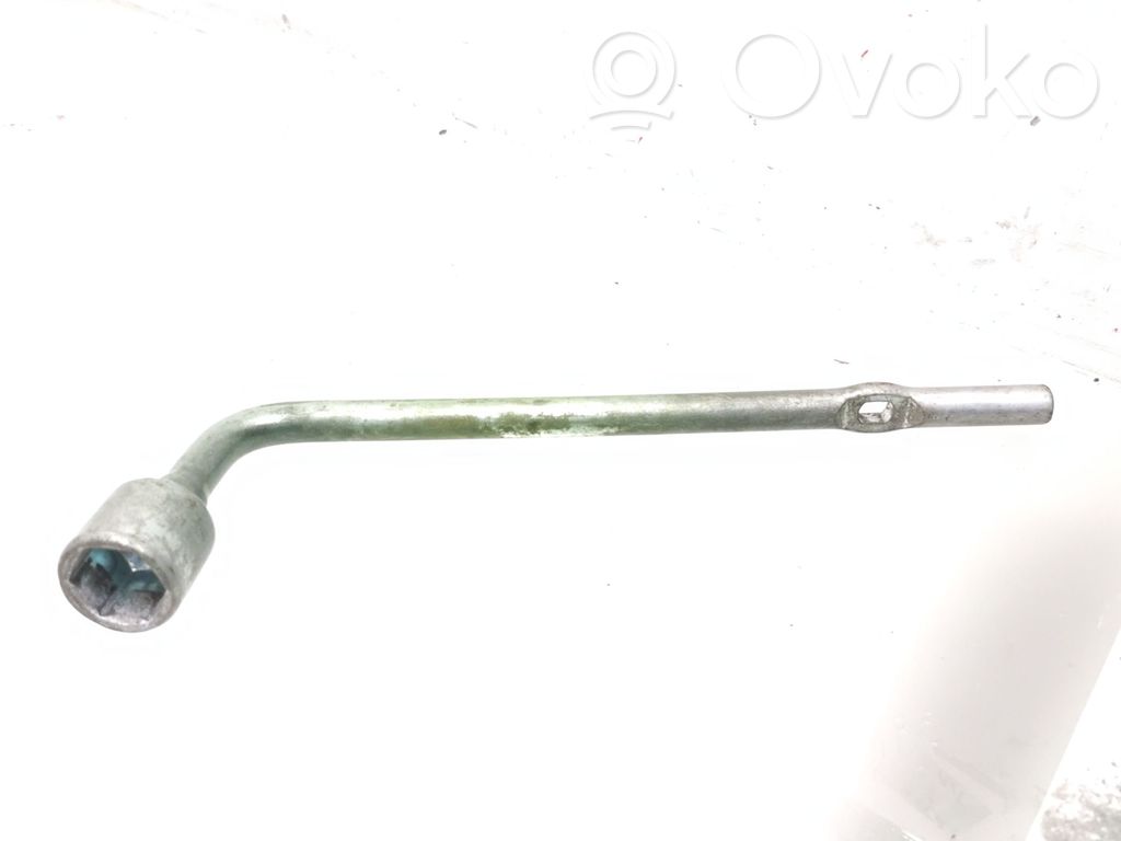 Clé à écrou de roue