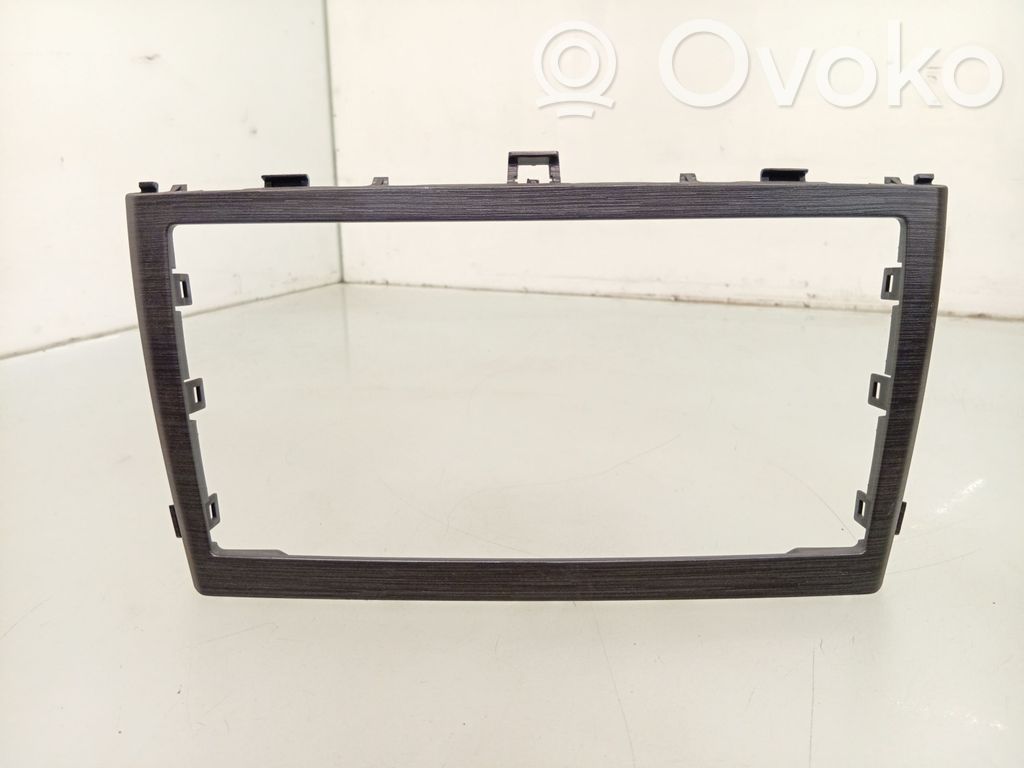 Toyota Avensis T270 Konsola środkowa / Radio / GPS