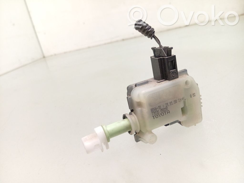 Toyota Avensis T270 Motor blocare bușon rezervor combustibil 