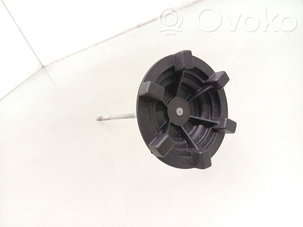 Tornillo de la rueda de repuesto   D3L5A