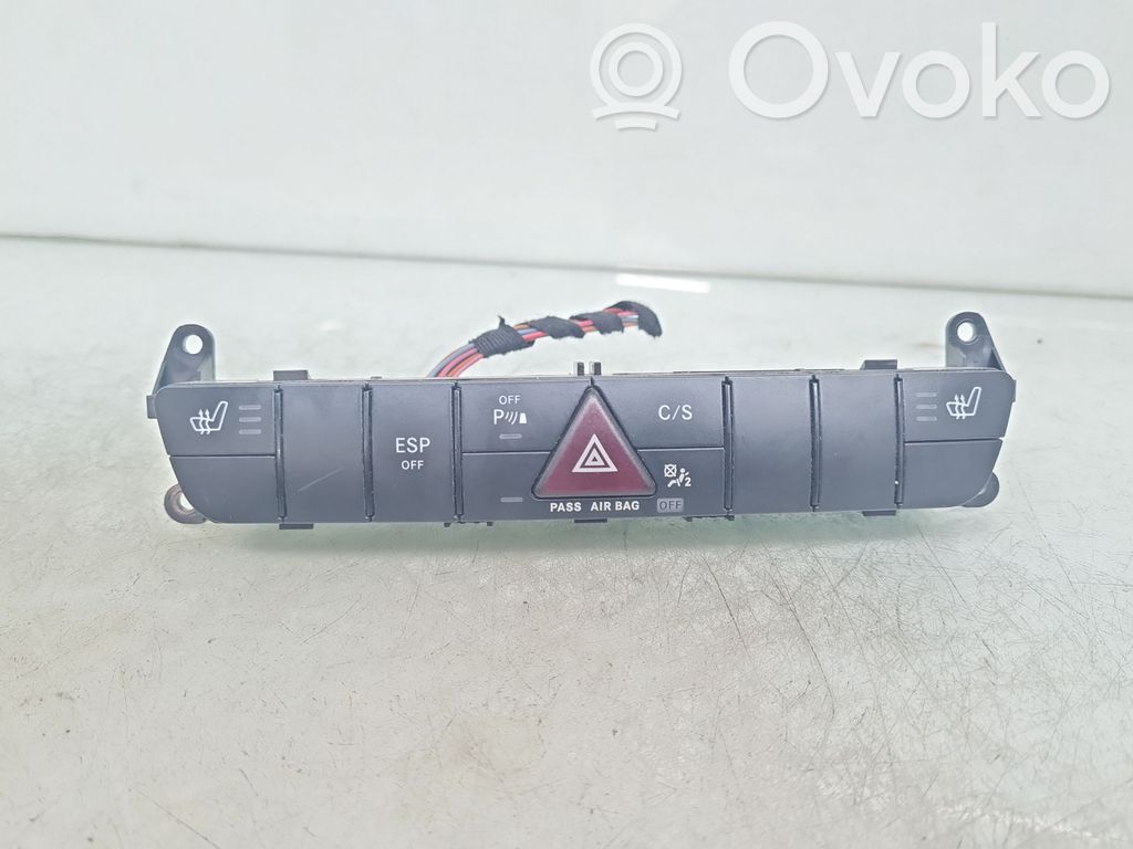 Mercedes-Benz R W251 Comutator lumini pericol