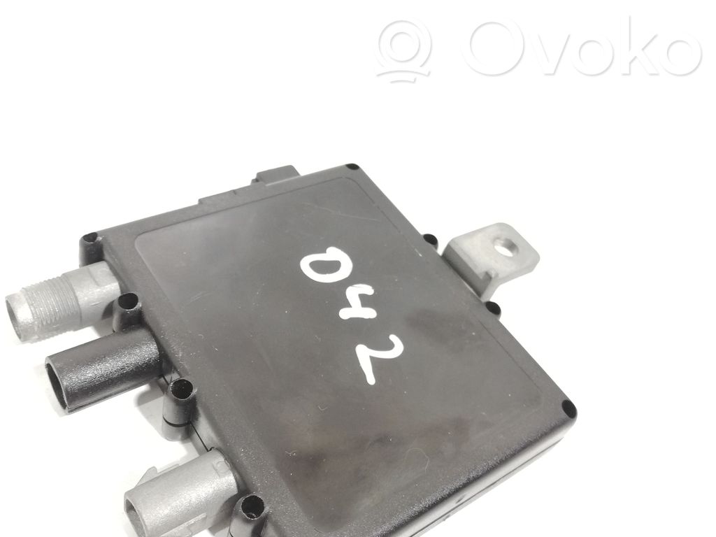 Pystyantennivahvistin   690607102,213675