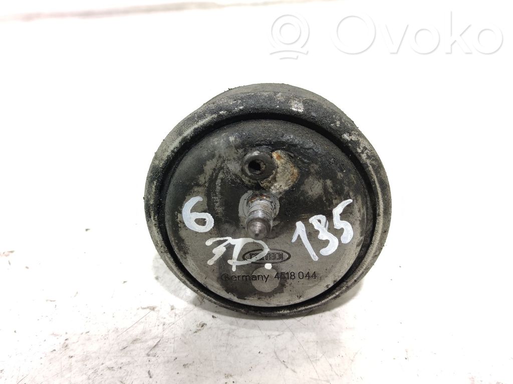 Engine mount bracket   4518044