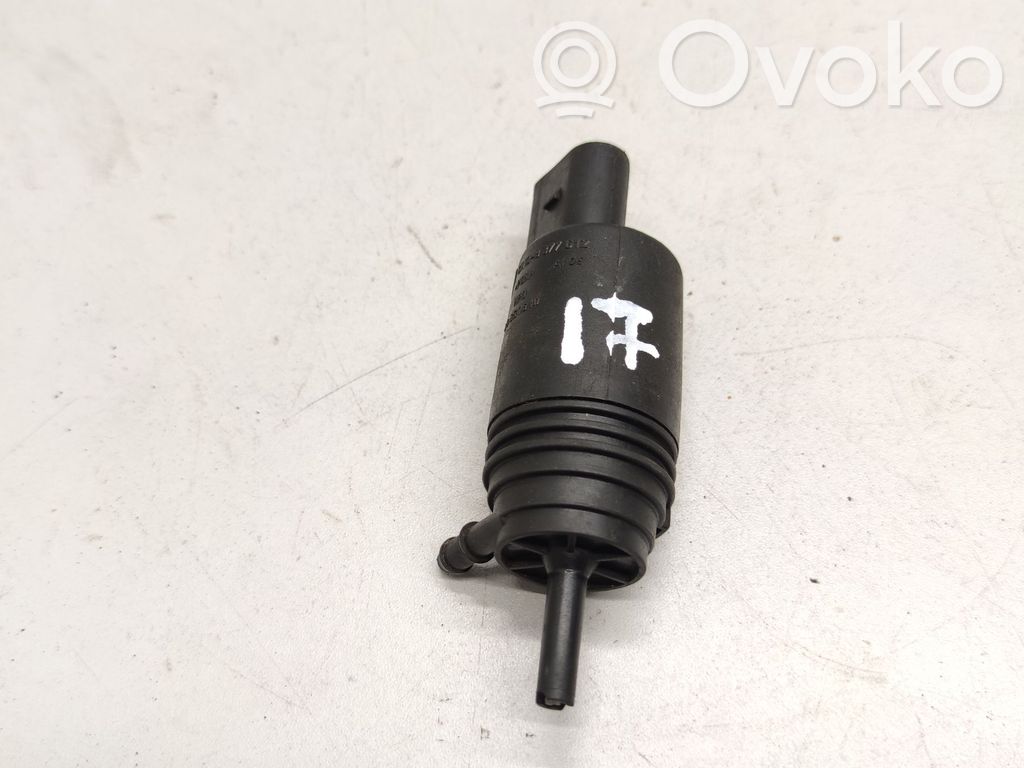 Windscreen/windshield washer pump   67128377612