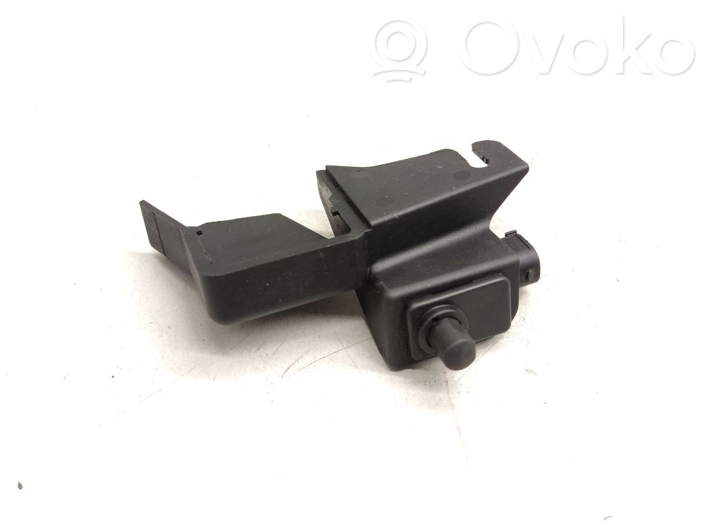 Sensor interruptor de la alarma del capó   8352229,61138385159,8385159
